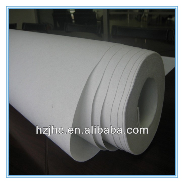 Polyester naaldgeponst non-woven materiaal, grondstof voor tussenvoering van ondergoed.