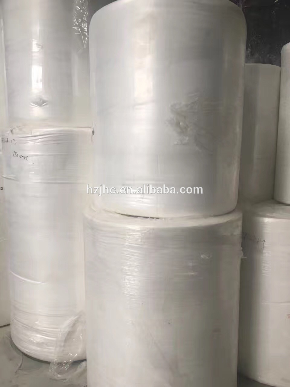 Alibaba China wholesale non woven viscose polyester wet wipe/ wet wipes raw material
