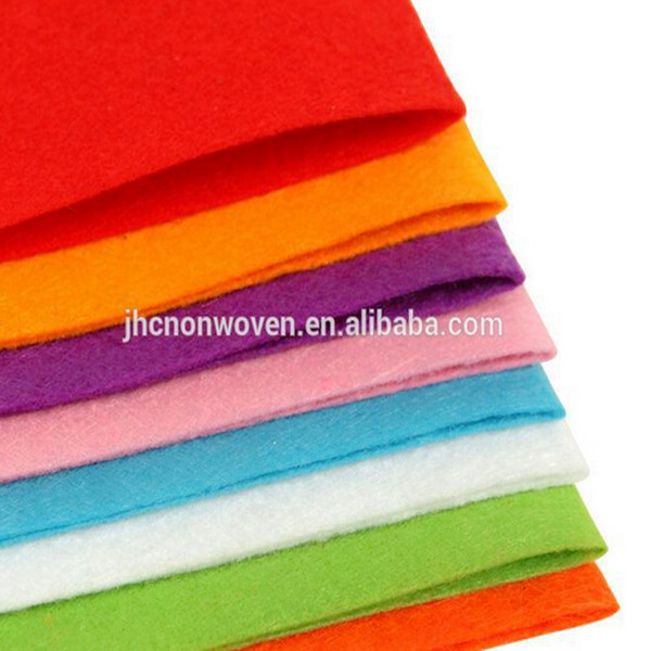 Deunyddiau ffelt anifeiliaid anwes wedi'u hailgylchu heb eu gwehyddu wedi'u tyllu â nodwydd rhad wedi'u padio/rhyng-leinio