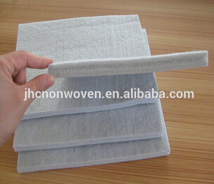 Polyester iğne delme yöntemiyle üretilmiş dokunmamış sert keçe yatak malzemesi levhası