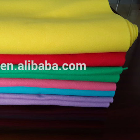 ผ้าสักหลาดโพลีเอสเตอร์แบบไม่ทอชนิดเจาะรูสำหรับทำกระเป๋าแฮนด์เมด