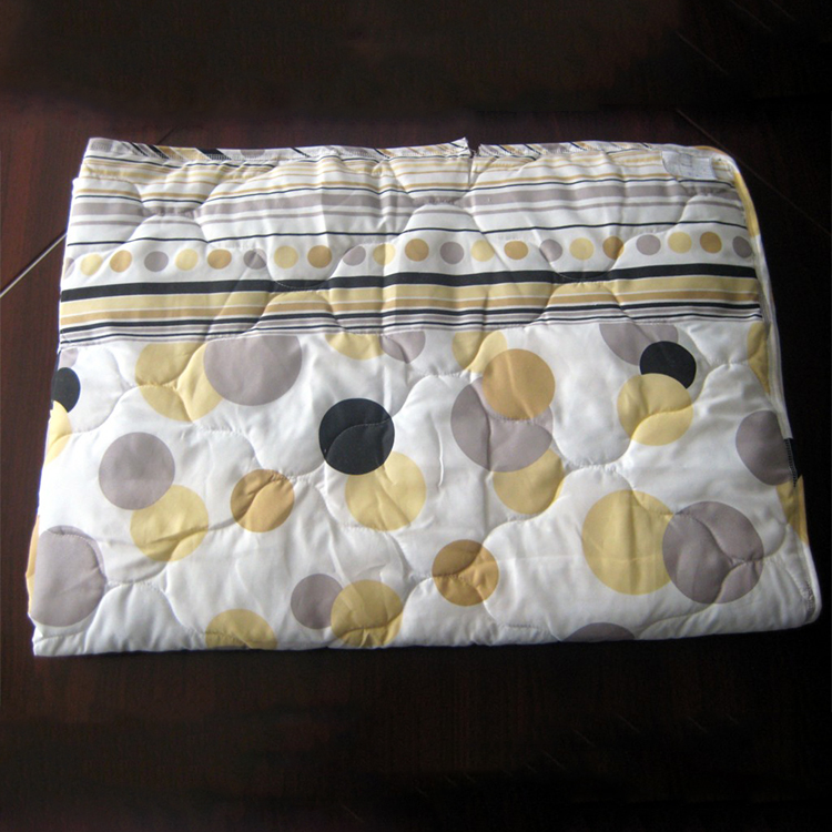 Comfortable polyester bed quilting fabric