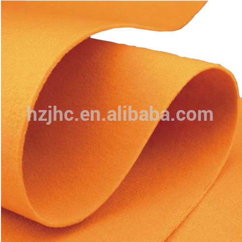 ผ้าสักหลาดโพลีเอสเตอร์แบบไม่ทอชนิดเจาะรูสำหรับทำกระเป๋าแฮนด์เมด