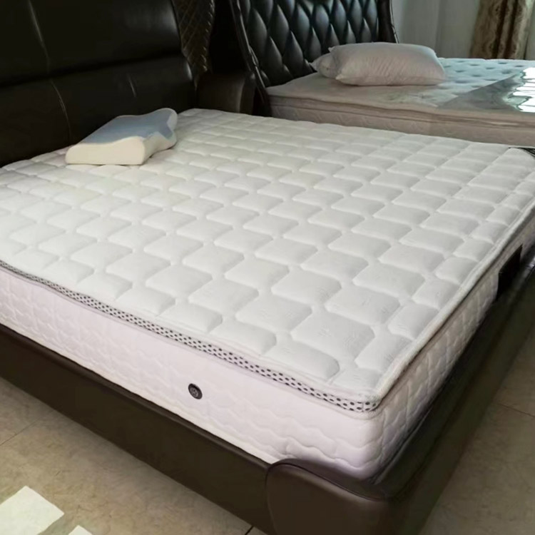 Customized White quilted bed mattress topper mattress protector