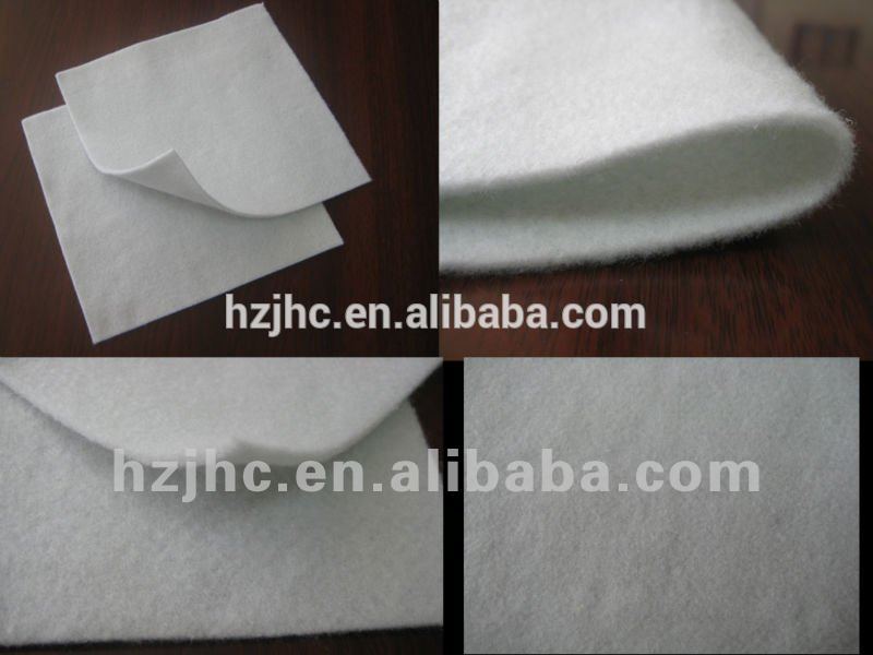 Adatomis perforuotas neaustinis juodai baltas poliesterio veltinis